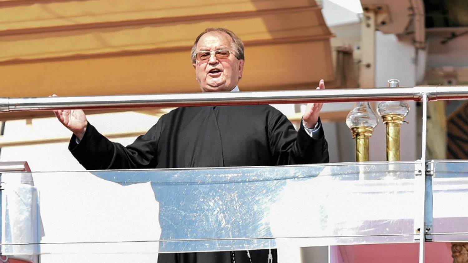 Ojciec Tadeusz Rydzyk przyciąga do siebie wiernych, ale z katolicyzmem ma coraz mniej wspólnego.