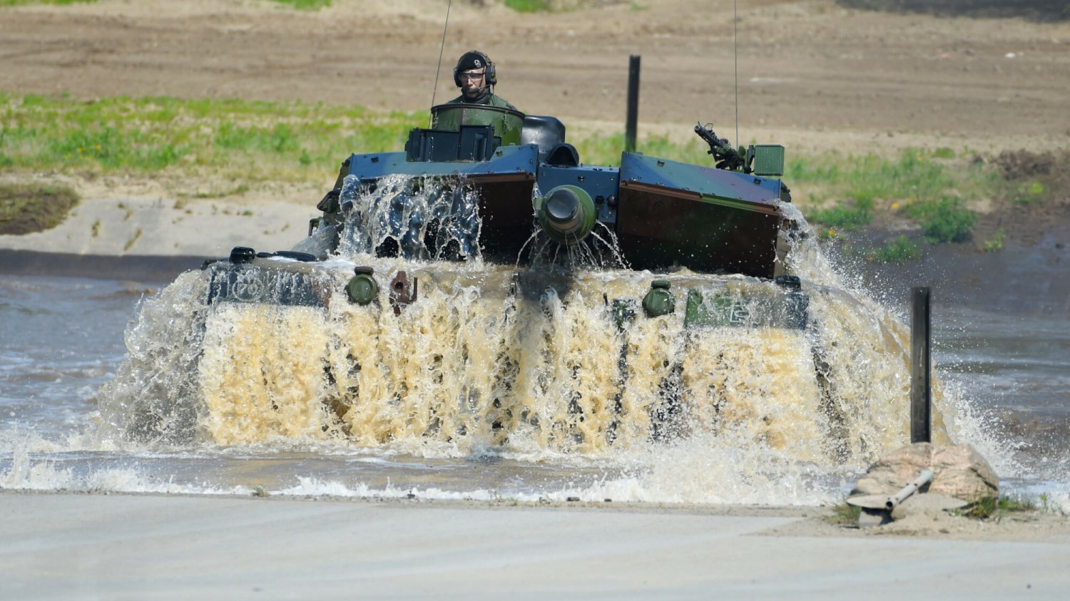 Wiadomo, kiedy czołgi z Niemiec, Wielkiej Brytanii i USA dotrą do Ukrainy Niemiecki czołg Leopard 2.