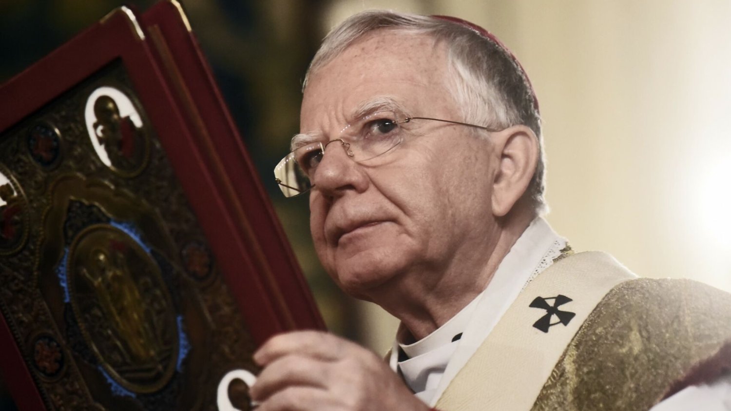 Nieoficjalnie: przesłuchano abp. Jędraszewskiego w związku ze sprawą molestowania umierającej pacjentki przez księdza.