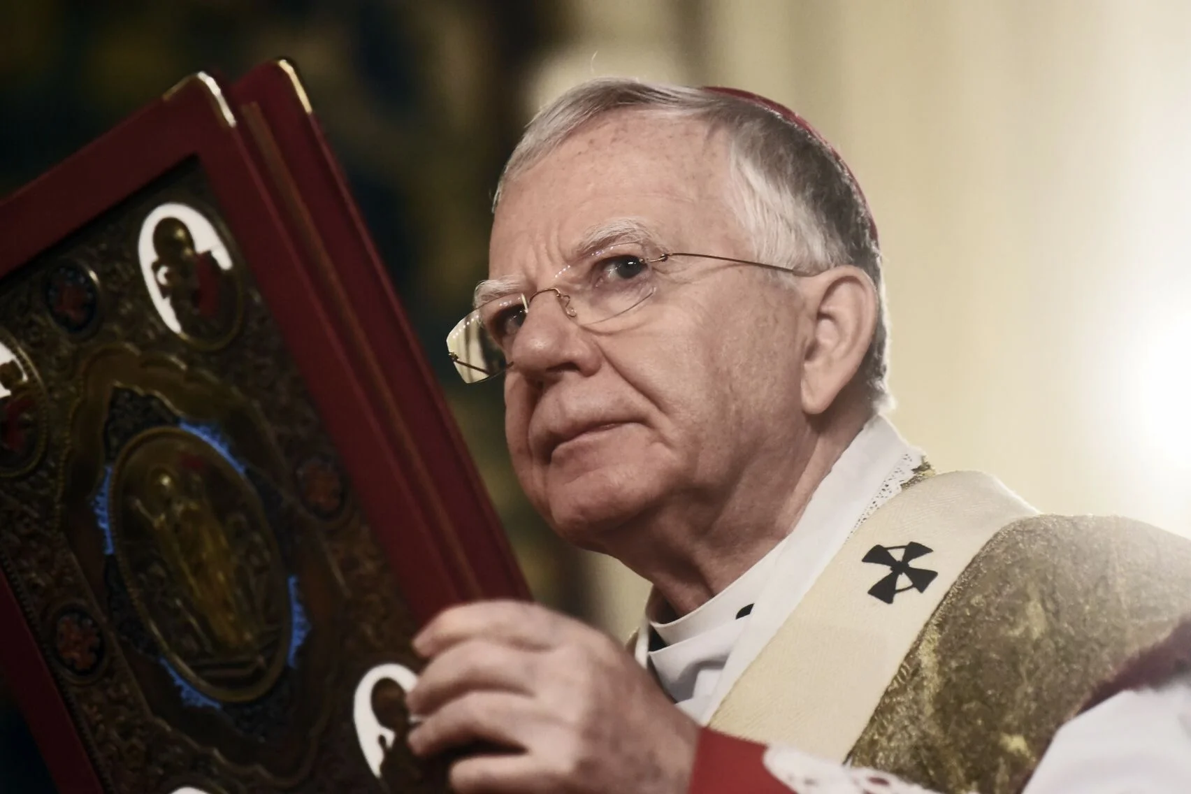 Nieoficjalnie: przesłuchano abp. Jędraszewskiego w związku ze sprawą molestowania umierającej pacjentki przez księdza.