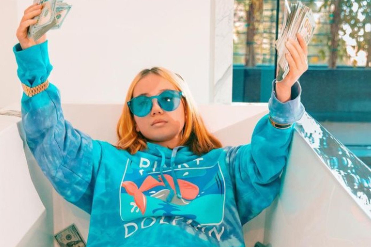 Lil Tay jednak żyje.