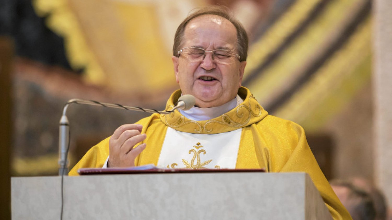 O. Tadeusz rydzyk potrafi zadbać o swoje interesy. I ma do tego wiernych pomocników.