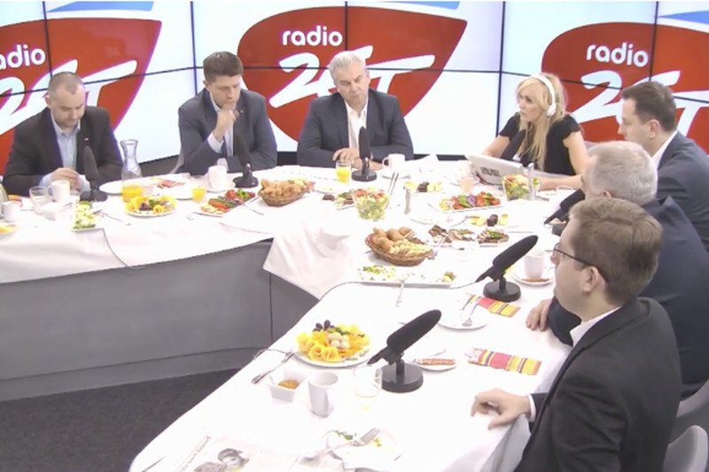 W programie "7 Dzień Tygodnia" rozmawiano między innymi o 500 zł na dziecko i zaprzestaniu finansowania metody in vitro.