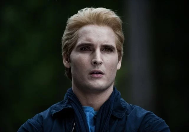 Carlisle Cullen, najbardziej oszczędny i cierpliwy z wszystkich popkulturowych biznesmenów