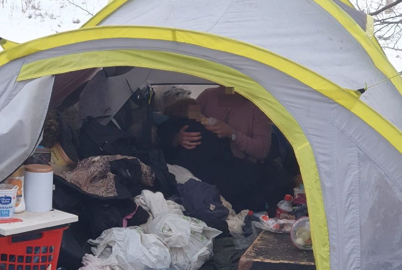 Gdańsk. 2-latka żyła z matką w namiocie. Kobieta przerwała milczenie.