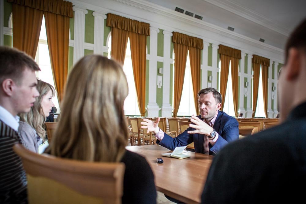 Tomasz Machała podczas wywiadu