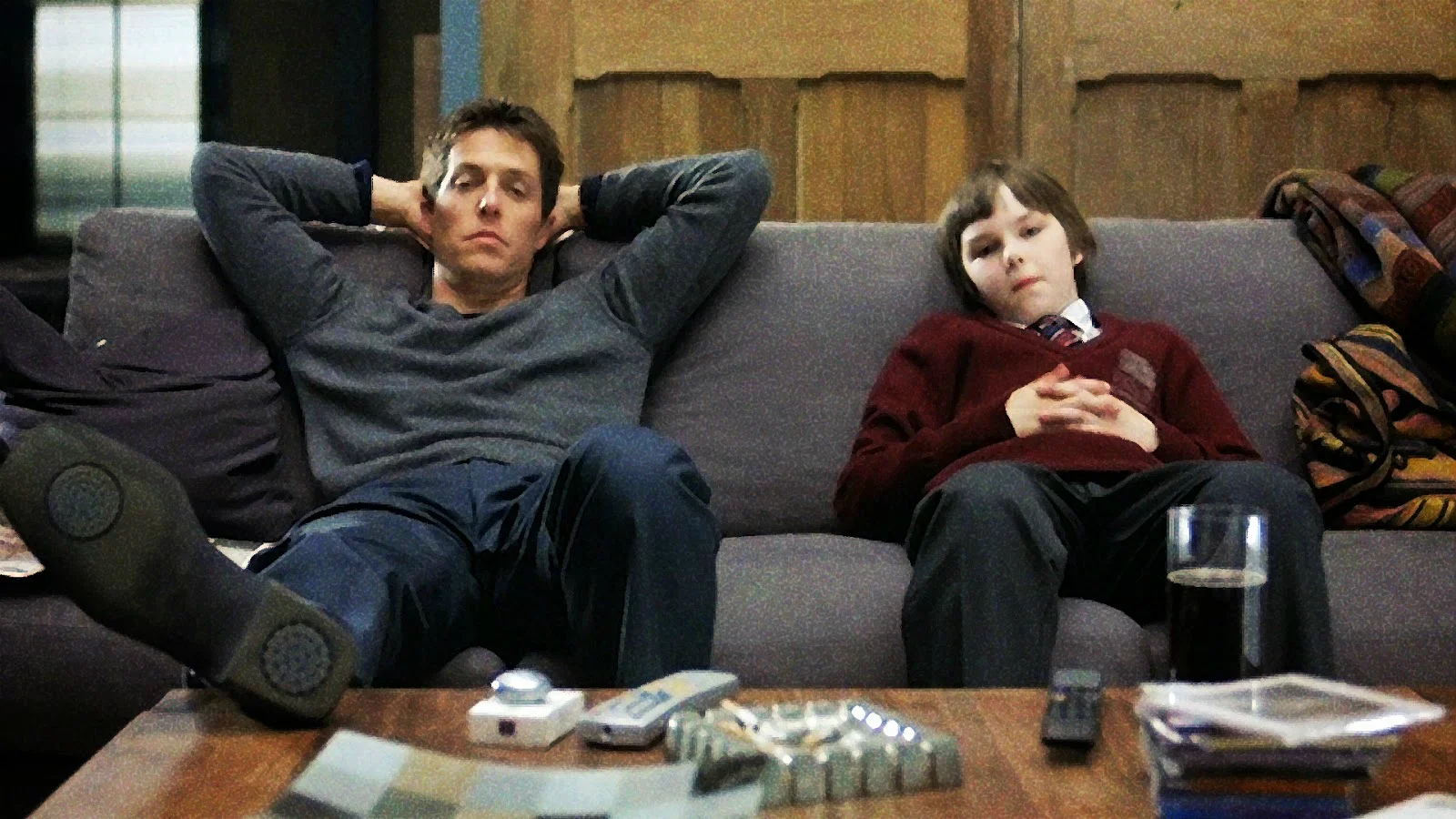 Hugh Grant w filmie „Był sobie chłopiec” z 2002 roku