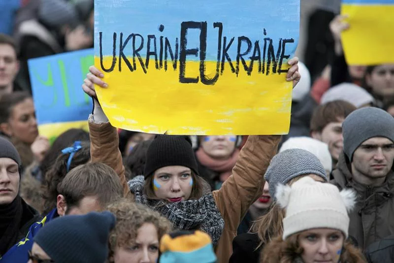 30.11.2013 Rynek Główny w Krakowie. Wiec poparcia dla Ukraińców, którzy popierają umowę stowarzyszeniową z UE.