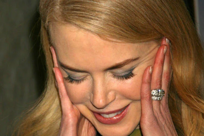Nicole Kidman przyzwyczaiła już wszystkich do swojej ubogiej mimiki. Więcej mówią gesty jej dłoni niż twarz