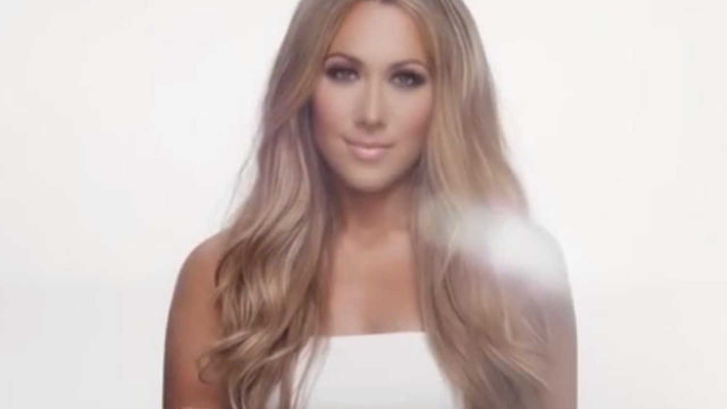 Fragment teledysku Colbie Caillat.