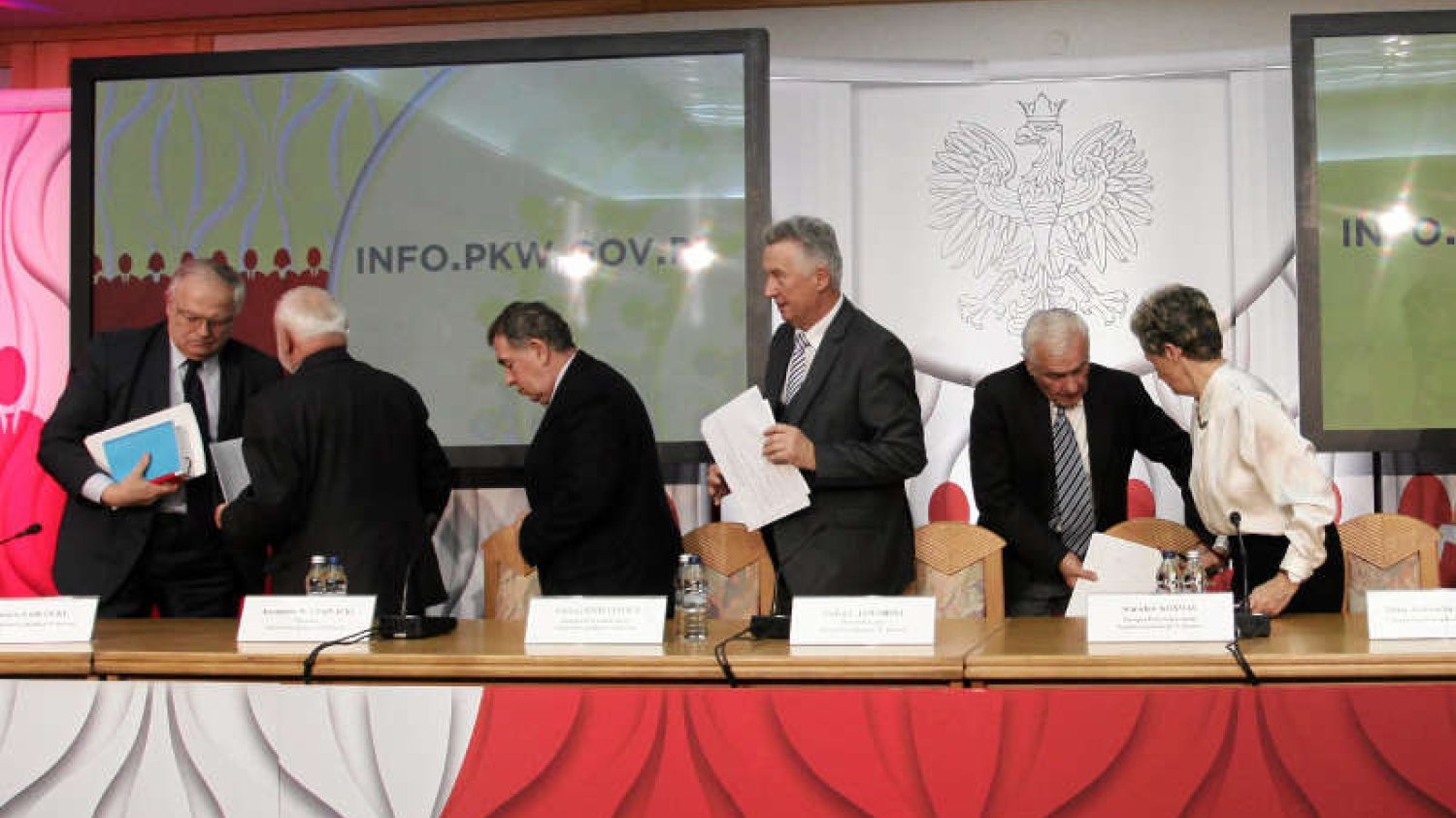 Urzędnicy w Polsce nie mają kompetencji do oceny projektów i produktów informatycznych - mówi w "Bez autoryzacji" dr hab. Tomasz Aleksandrowicz