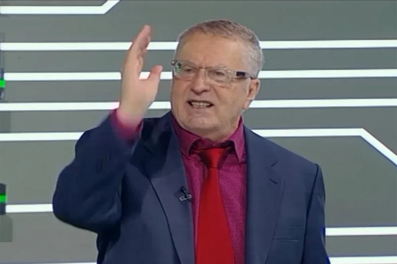 Władimir Żyrinowski zapowiada bombardowanie napalmem Kijowa i grozi Polakom, Finom i Bałtom.
