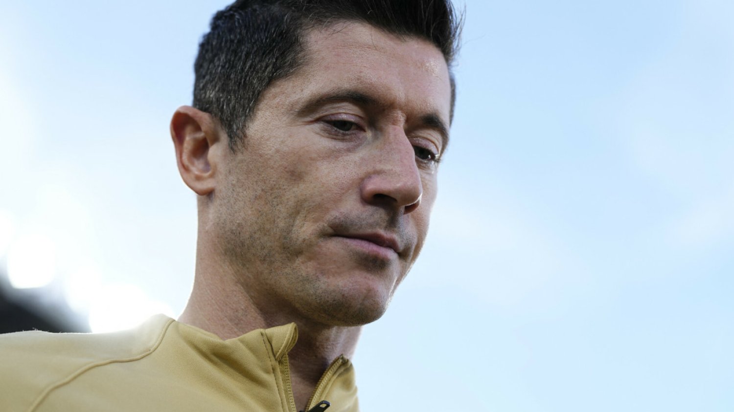 Robert Lewandowski ze względu na kontuzję uda będzie musiał pauzować najbliższe kilkanaście dni.