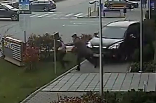 92-letni kierowca potrącił dwie kobiety na warszawskim Wilanowie.