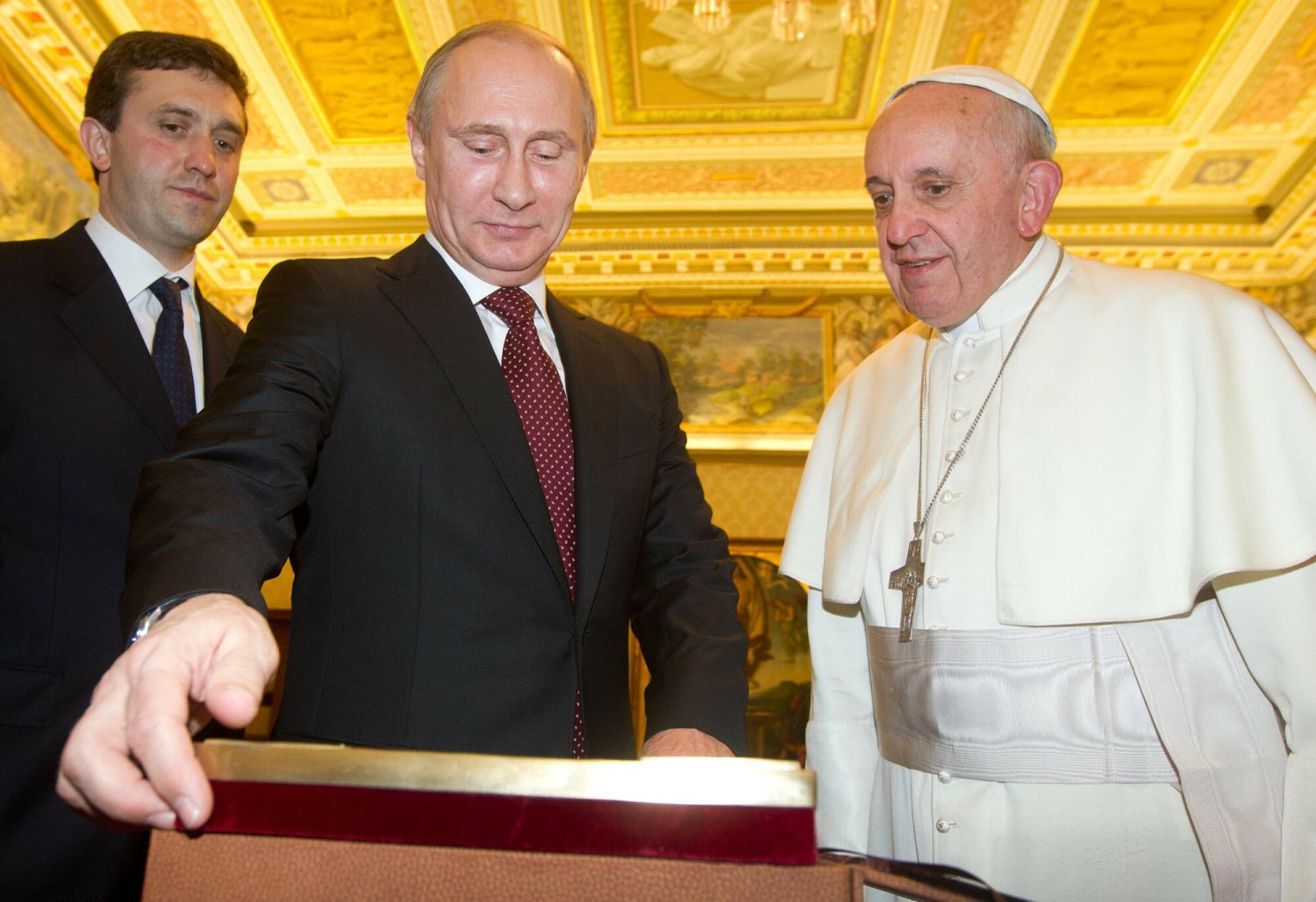 Dlaczego papież Franciszek w czasie wojny jak ognia unika słów "Putin" i "Rosja"?