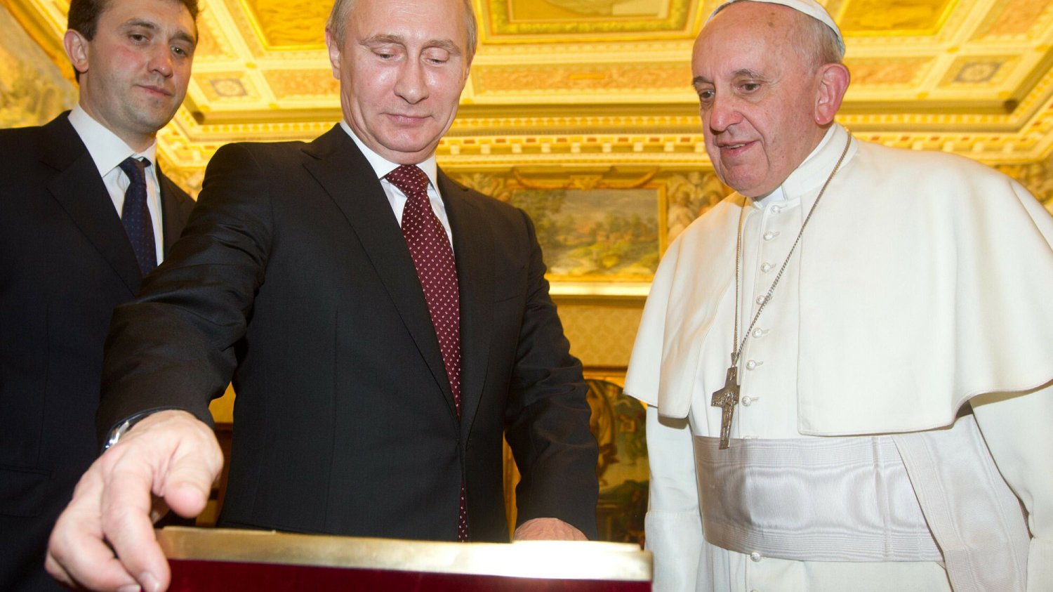 Dlaczego papież Franciszek w czasie wojny jak ognia unika słów "Putin" i "Rosja"?
