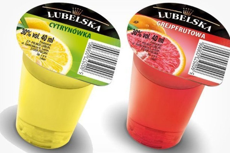 Czy wódka na kieliszki zastąpi butelkowaną?