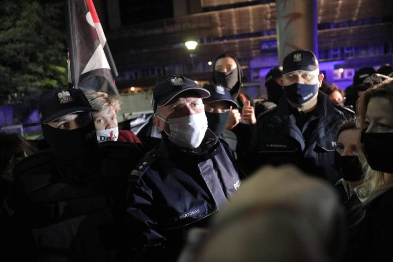 Do starć policji z protestującymi doszło w nocy z czwartku na piątek.