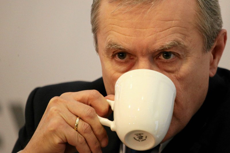 Pięciu pisarzy nie chce wysokiego odznaczenia z rąk Glińskiego.