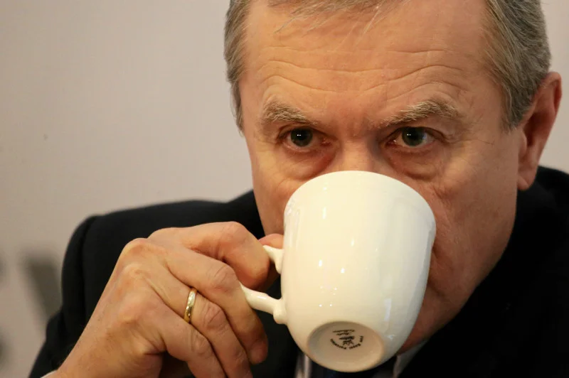 Pięciu pisarzy nie chce wysokiego odznaczenia z rąk Glińskiego.