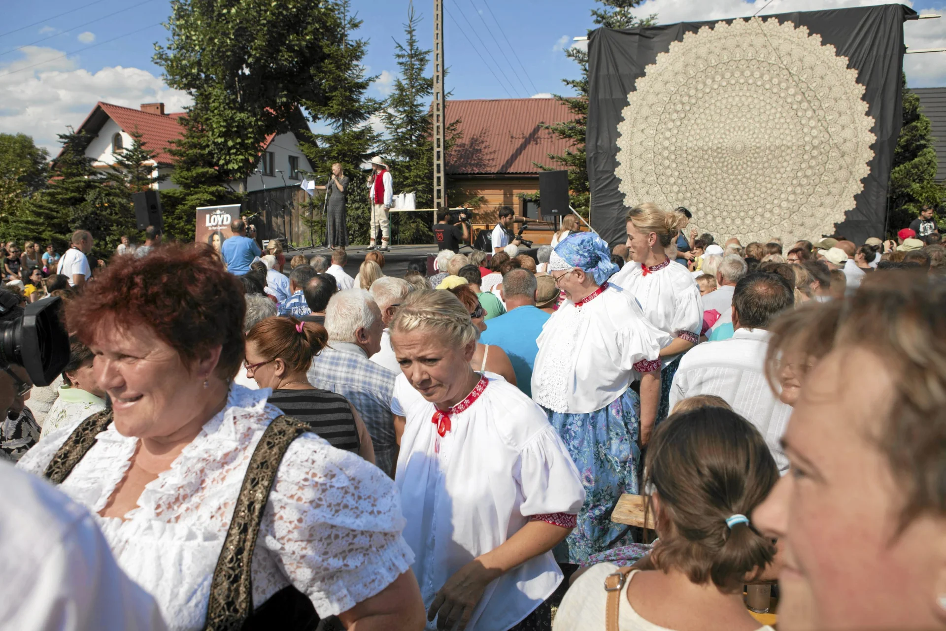 W Koniakowie, proboszcz jest bardzo popularną postacią.