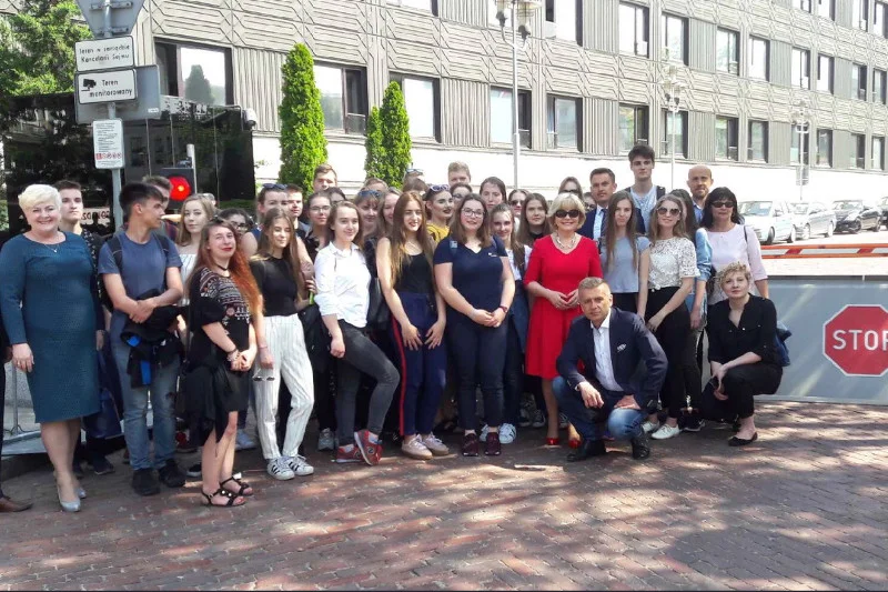 Wycieczka z rydy Śląskiej nie została wpuszczona na teren Sejmu. Wszystko z powodu zarządzenia marszałka Marka Kuchcińskiego.