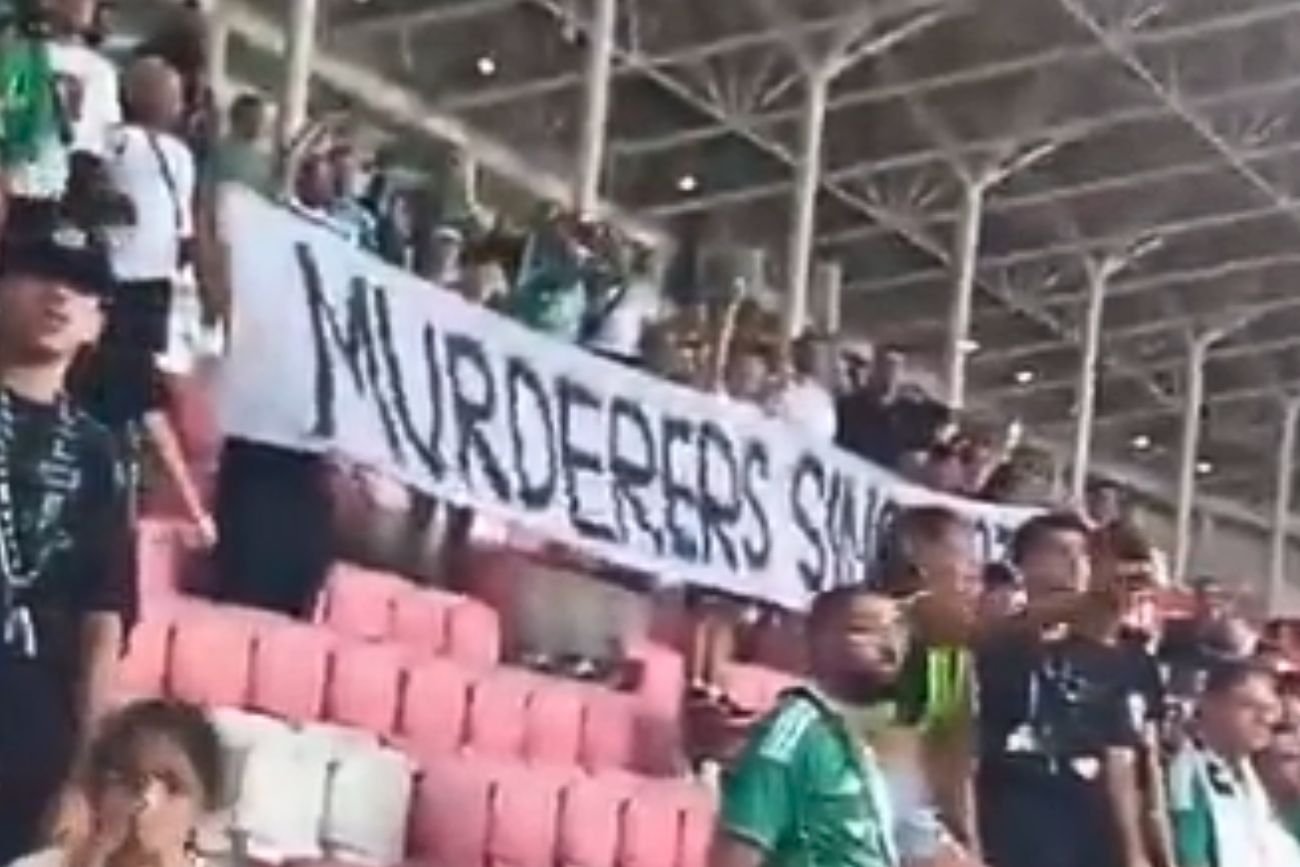 Szokujące zachowanie Izraelczyków podczas meczu. W sieci wrze, politycy i ambasada reagują