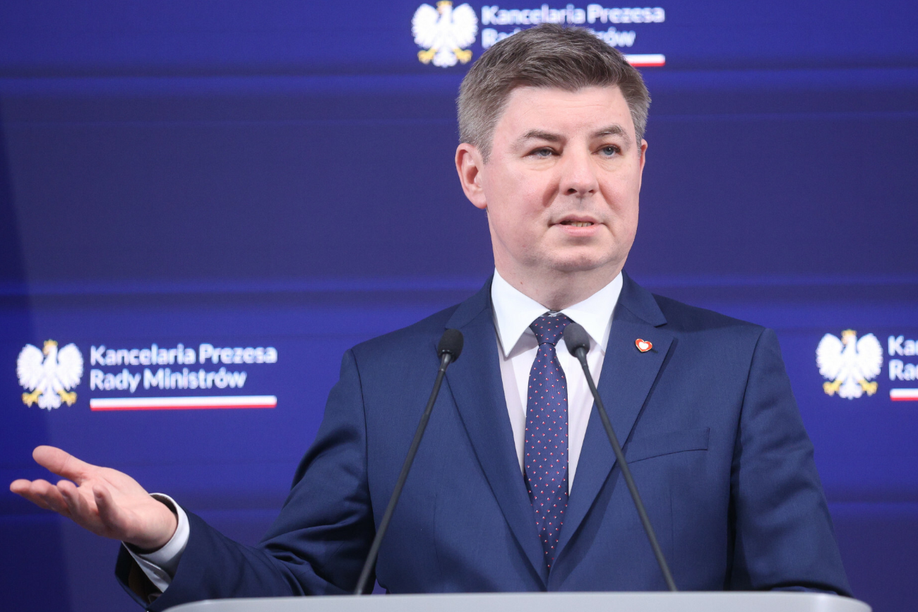 Szok w KPRM. Przez zaniedbania rządu Morawickiego zabraknie na wypłaty dla pracowników w grudniu