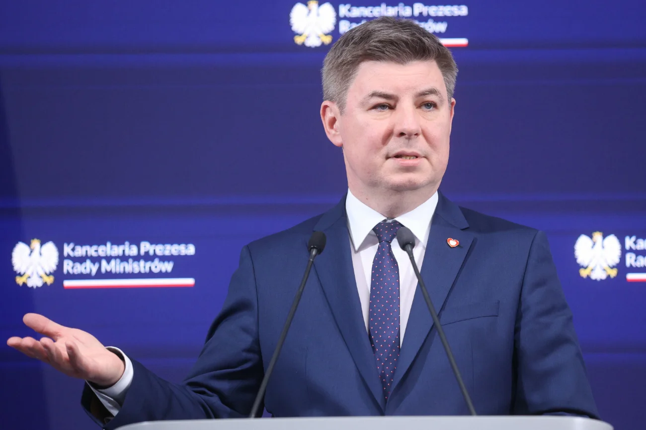 Szok w KPRM. Przez zaniedbania rządu Morawickiego zabraknie na wypłaty dla pracowników w grudniu