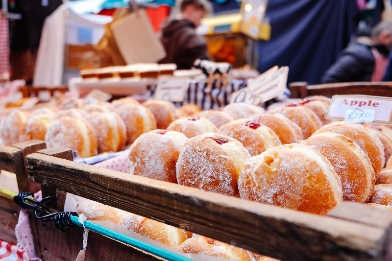 Przepisy na dietetyczne pączki pozwolą cieszyć się przyjemnościami tłustego czwartku bez poczucia winy.