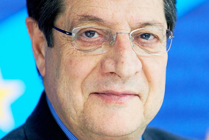 Nicos Anastasiades był szefem partii Zgromadzenie Narodowe, która wystawiła go jako kandydata w wyborach na prezydenta (i jednocześnie szefa rządu).