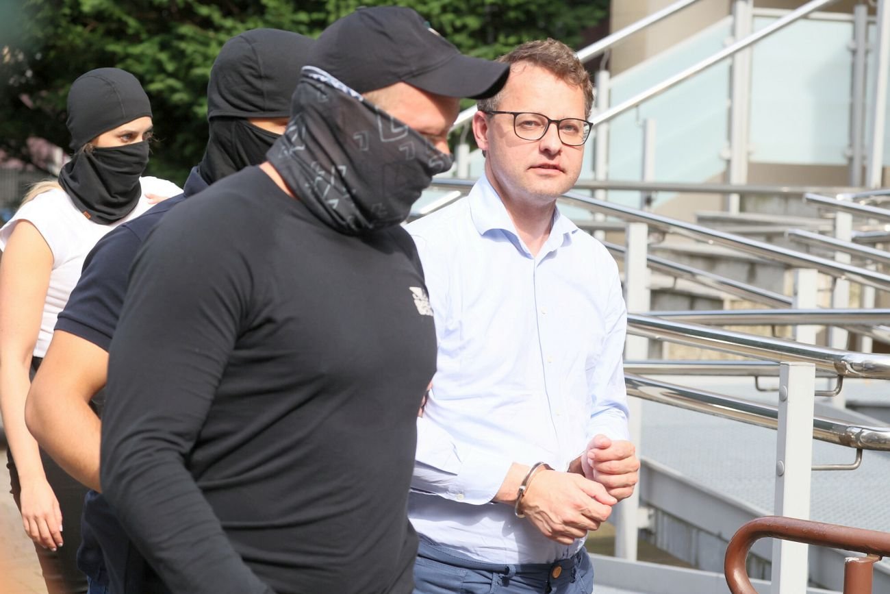 Marcin Romanowski wyszedł na wolność. Jak to możliwe?