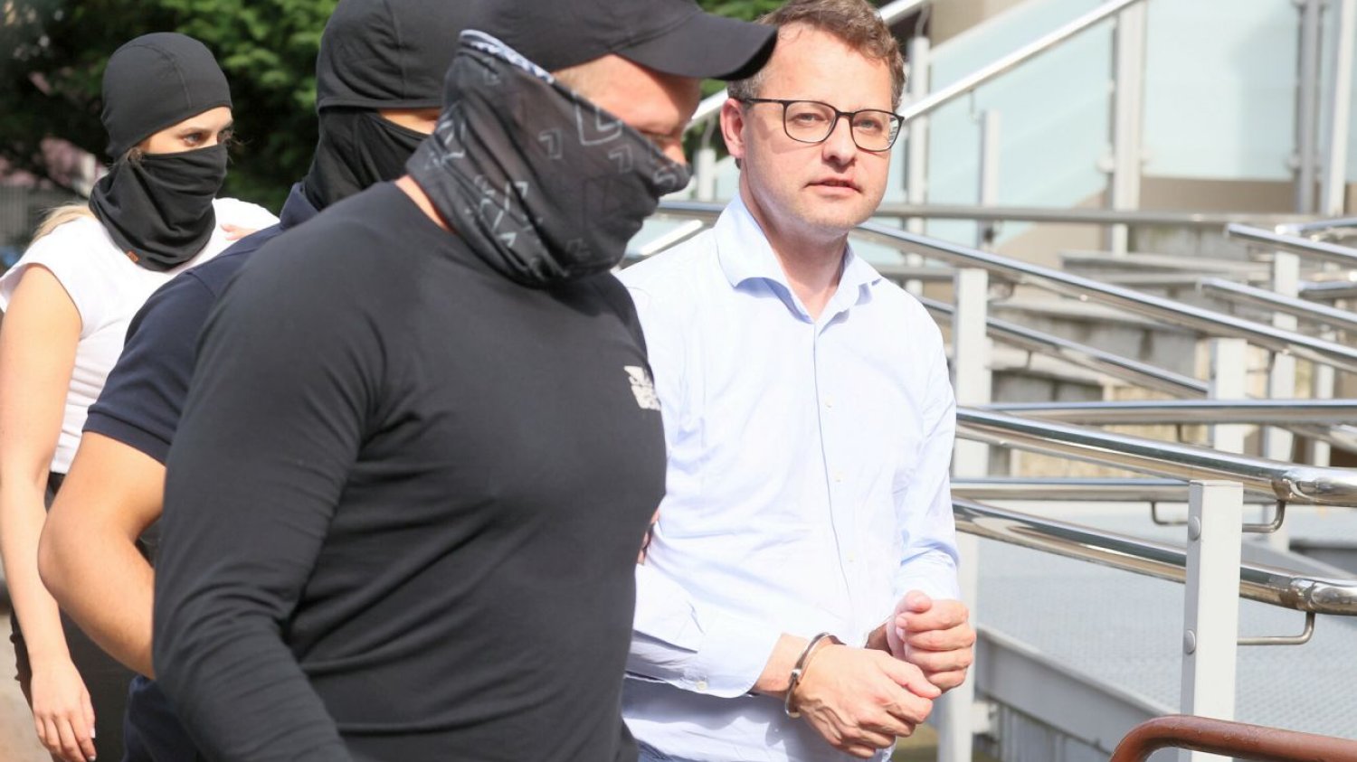 Marcin Romanowski wyszedł na wolność. Jak to możliwe?