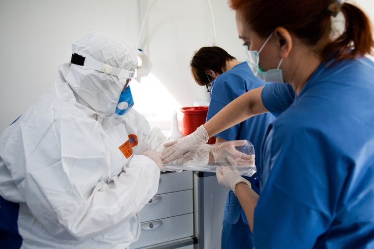 Pielęgniarki w szpitalach zakaźnych jednoimiennych pracują w bardzo ciężkich warunkach, ale raczej nie chcą porzucić zawodu