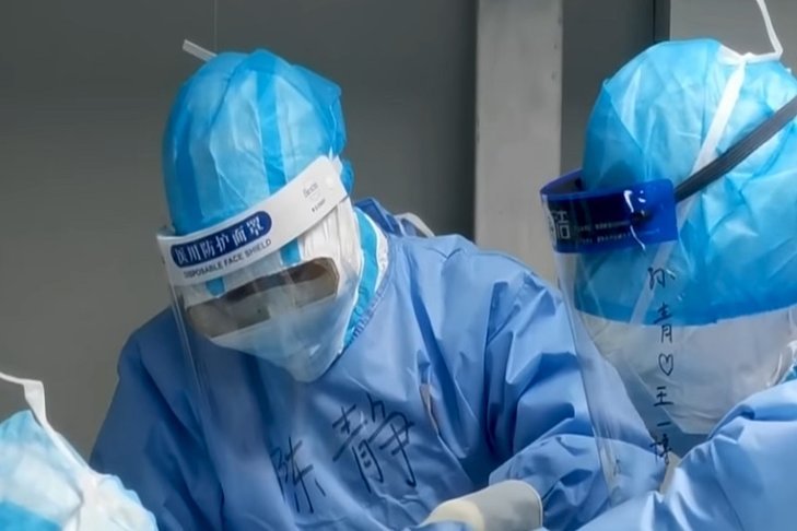 Azjatyckie media donoszą o wątpliwościach co do prawdziwej liczby ofiar koronawirusa.