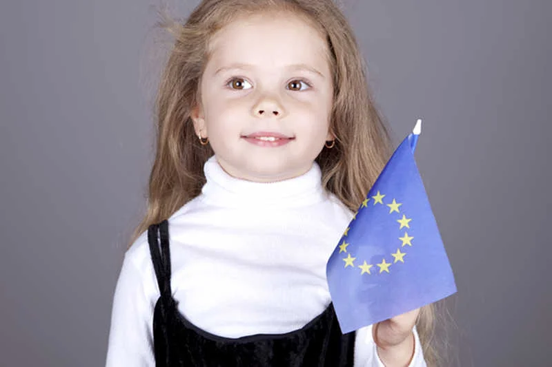 "Do Unii też należeć chcę. To drugi dom, więc cieszę się. Dwa domy mam tak bliskie mi, w jednym chcę żyć, w drugim chcę być" – taki wierszyk zamieszczono w jednym z podręczników dla sześciolatków