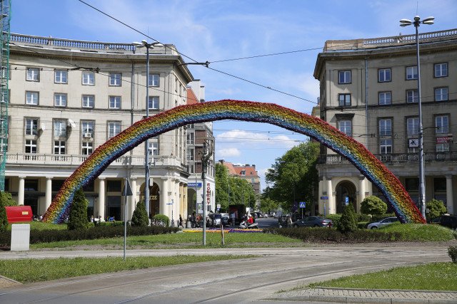 Tęcza z placu Zbawiciela ma niedługo z niego zniknąć