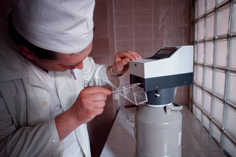 Badanie próbek spermy