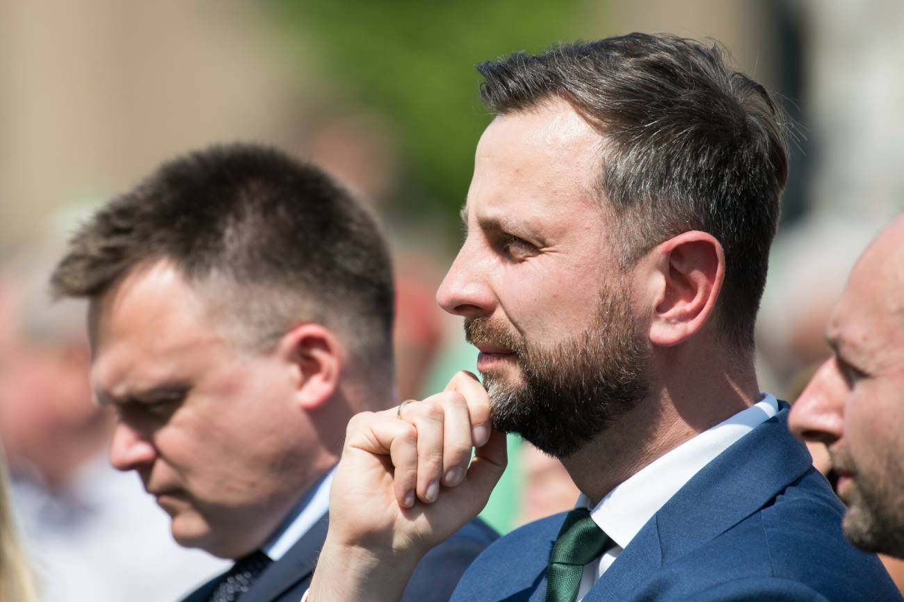 Sondaż: KO zbliża się do PiS. Trzecia Droga i Lewica tracą