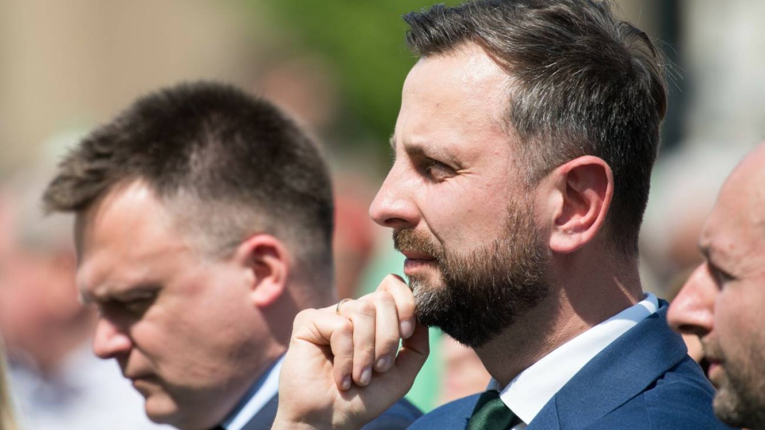 Sondaż: KO zbliża się do PiS. Trzecia Droga i Lewica tracą