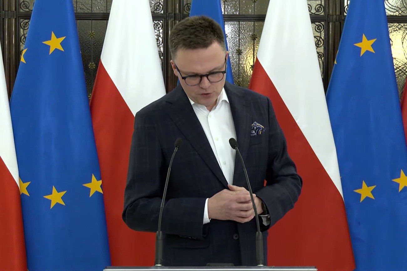 Hołownia zapytany o kontakty z Morawieckim. Odpowiedział znaną piosenką.