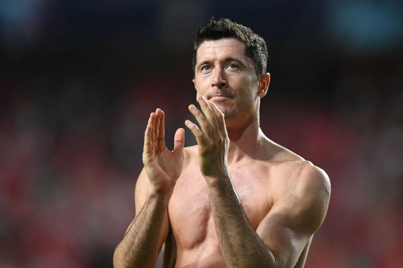 Robert Lewandowski w nocy z piątku na sobotę mógł odetchnąć. Bayern Monachium i FC Barcelona osiągnęły porozumienie w sprawie transferu.
