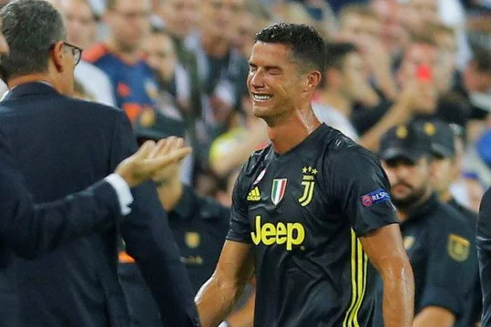 Ronaldo nie potrafił ukryć emocji po czerwonej kartce.