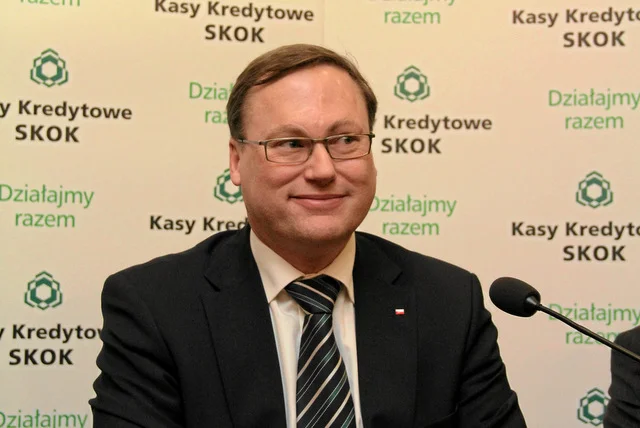 Prywatny portfel twórcy pozycji SKOK-ów w Polsce ma się znacznie lepiej niz finanse tych instytucji.