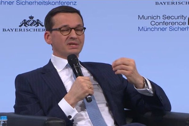 Premier Morawiecki na konferencji w Niemczech odpowiadał na  pytanie o zbrodnie Polaków. Dziennikarz, który je zadał, był zszokowany odpowiedzią.