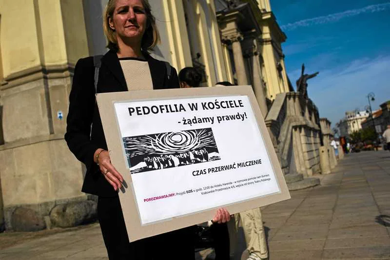 Wkrótce może dojść do pierwszego procesu cywilnego w sprawie pedofilii w Kościele. Na zdjęciu pikieta przeciw pedofilii w Kościele w 2012 roku.