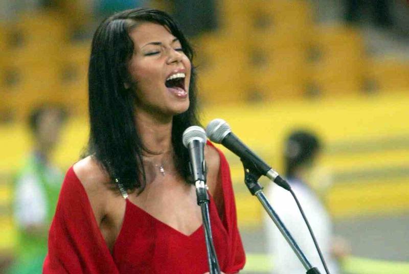 Edyta Górniak śpiewa hymn Polski w Korei