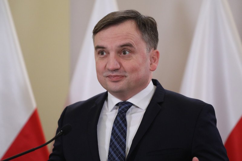 Gdyby PiS, Solidarna Polska i Porozumienie, wystartowały w wyborach samodzielnie, to do Sejmu weszłyby dwa pierwsze ugrupowania.