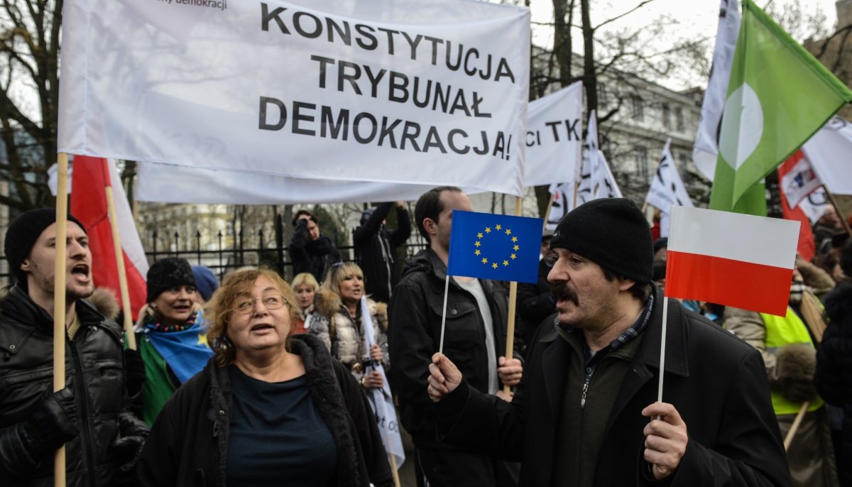 PiS tworzy drugie prawo ponadkonstytucyjne.