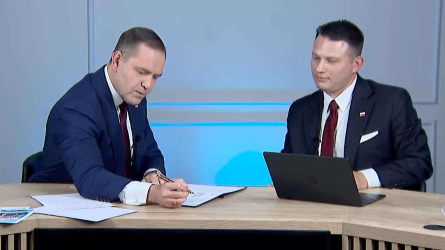 Mentzen podpisał deklarację Mentzena. Miał trochę nerwową minę